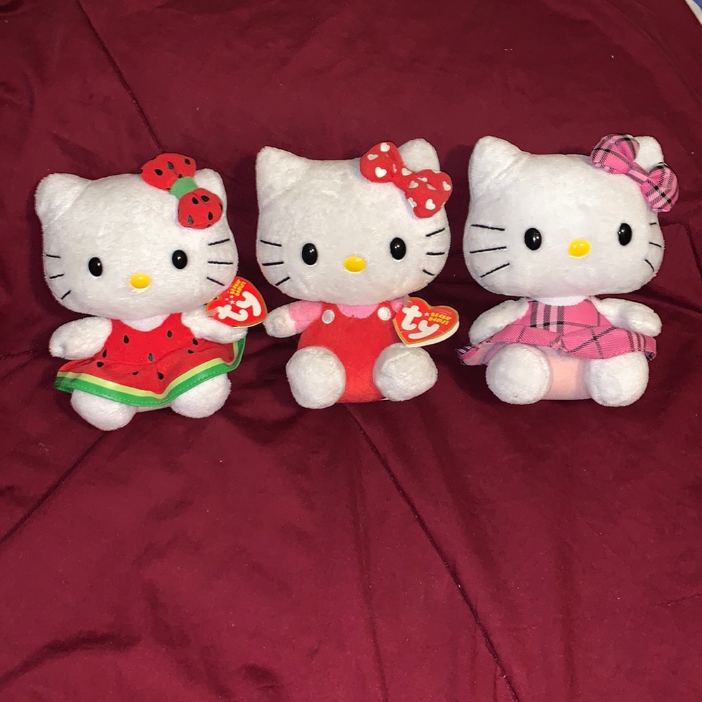 3 Hello Kitty plushies